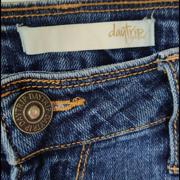 Daytrip Jeans - Picture 2 of 3
